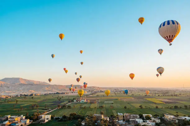 Hot Air Balloon Luxor above